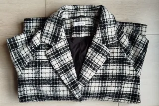 Abrigo MNG Talla XS + Gorro y Manoplas H&M