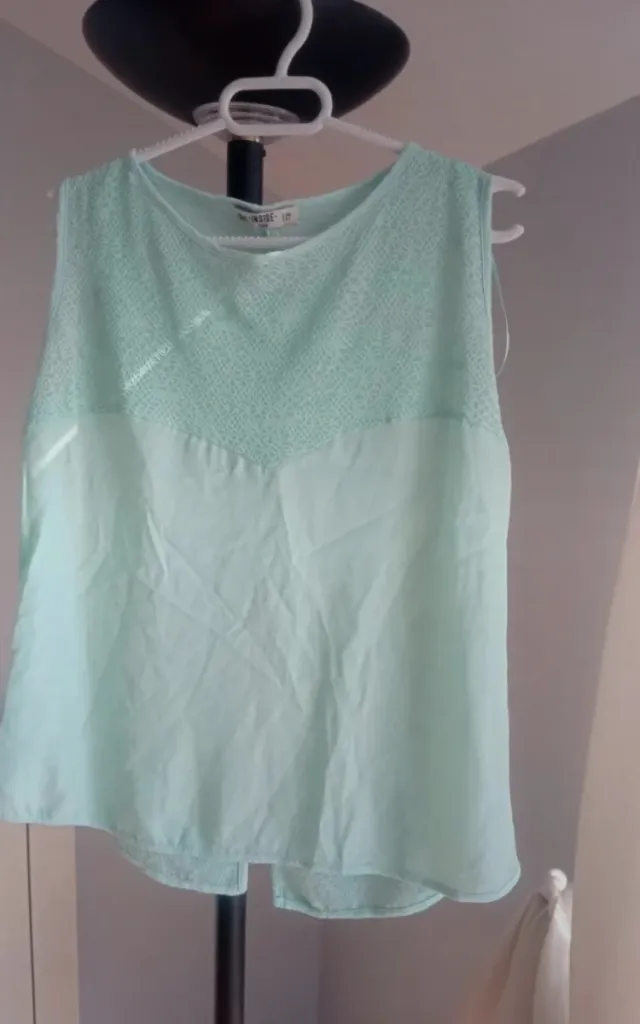 Camiseta verde sin mangas