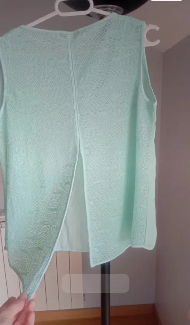 Camiseta verde sin mangas