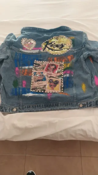 Chaqueta vaquera MAS multicolor. OVERSIDE