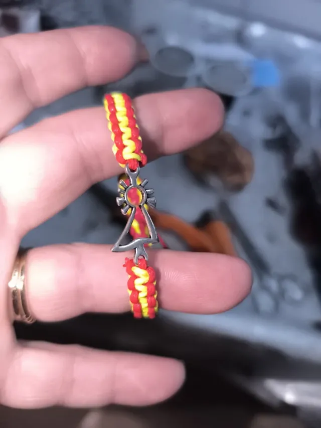 Pulsera Virgen del Pilar hecha a mano