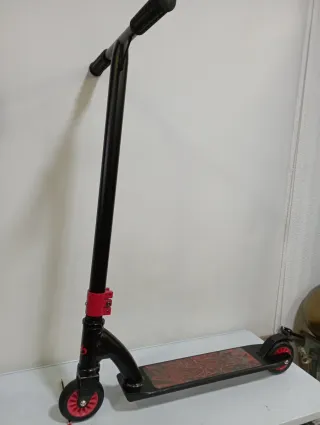 Patinete Scooter Negro y Rojo
