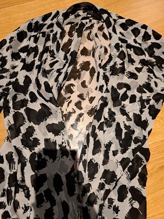 Camiseta mujer estampado leopardo gris