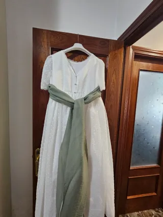 Vestido de comunión blanco con fajín verde t-18