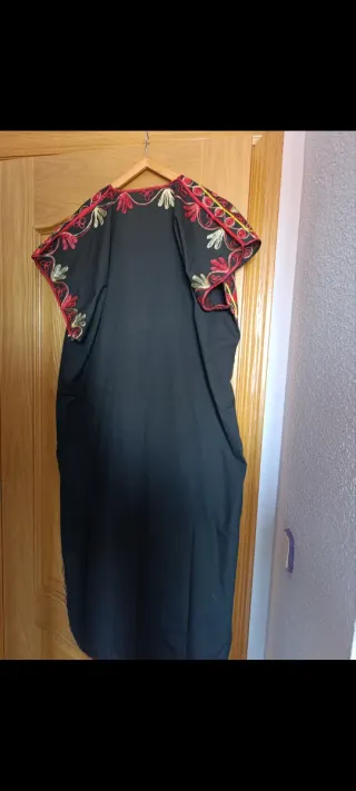 Sari negro bordado, talla 44 o 46