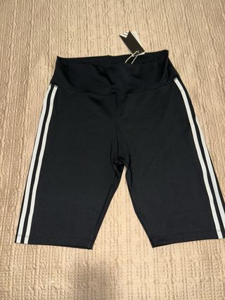 Pantalón deportivo Adidas negro a media pierna 
