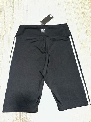 Pantalón deportivo Adidas negro a media pierna 