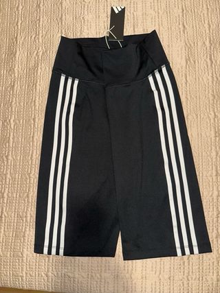 Pantalón deportivo Adidas negro a media pierna 