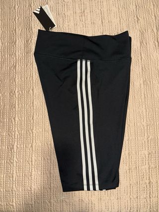 Pantalón deportivo Adidas negro a media pierna 