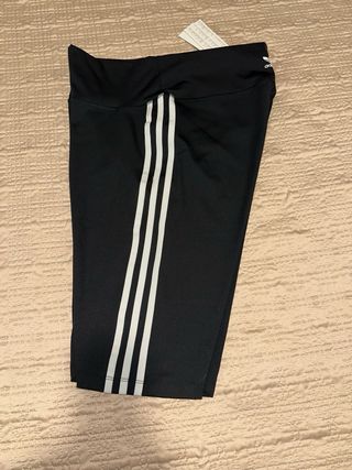Pantalón deportivo Adidas negro a media pierna 