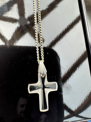 Collana con ciondolo a croce