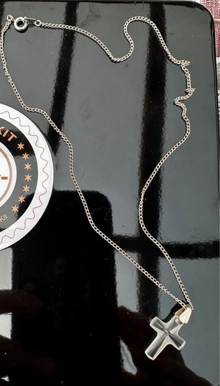 Collana con ciondolo a croce