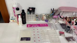 se vende lote para manicurista 