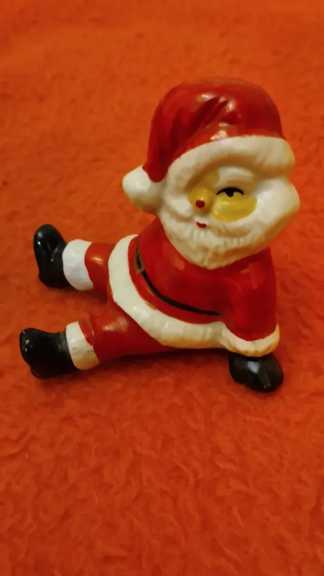 Graciosos Papá Noel de cerámica