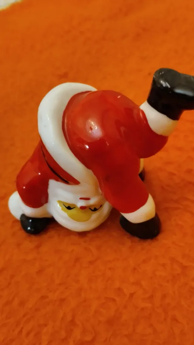 Graciosos Papá Noel de cerámica