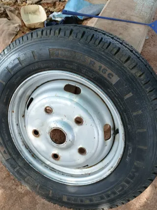 Rueda Michelin 205/75 R16C