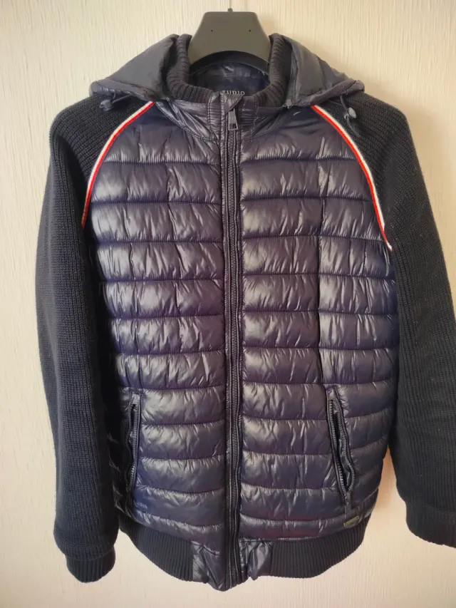 Cazadora bomber Studio azul y negra