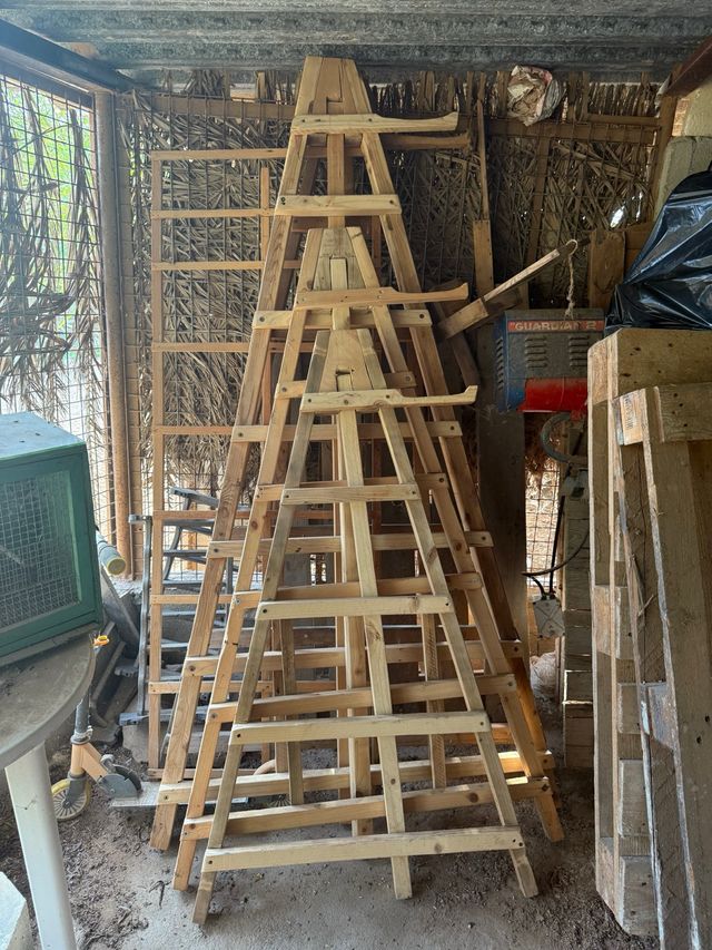 Escaleras payesas de madera hechas a mano