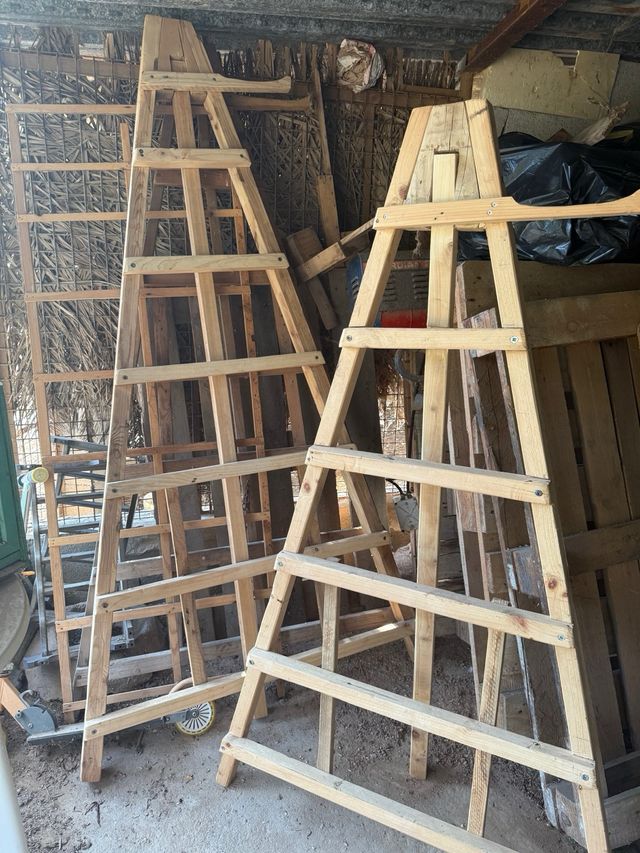 Escaleras payesas de madera hechas a mano