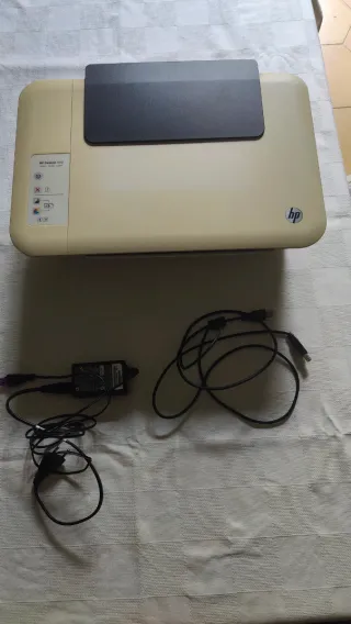 Impresora HP Deskjet con cable USB