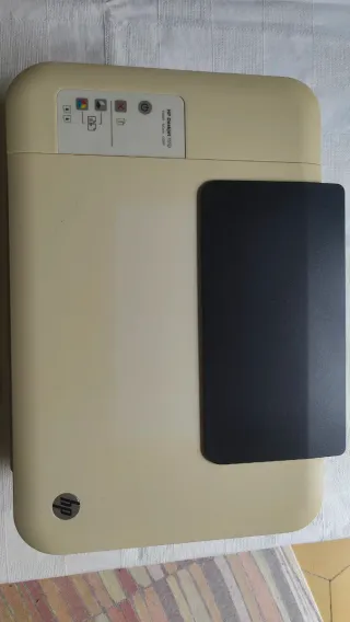 Impresora HP Deskjet con cable USB