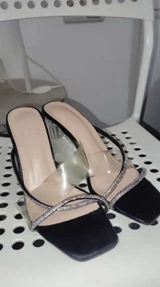 Tacones negros brillantes talla 36