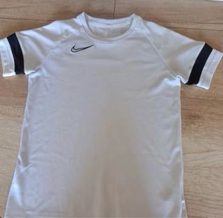 Camiseta Nike blanca niño – estilo deportivo 