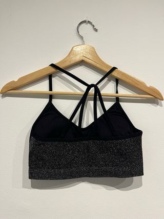 Top deportivo brillante negro y plateado