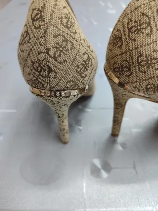 Zapatos Guess Beige y Marrón Mujer