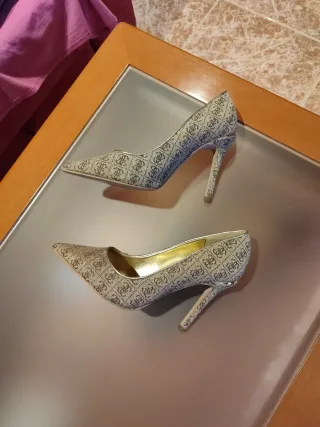 Zapatos Guess Beige y Marrón Mujer