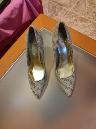 Zapatos Guess Beige y Marrón Mujer