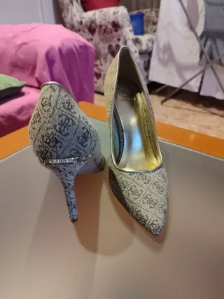 Zapatos Guess Beige y Marrón Mujer