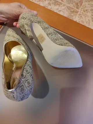 Zapatos Guess Beige y Marrón Mujer