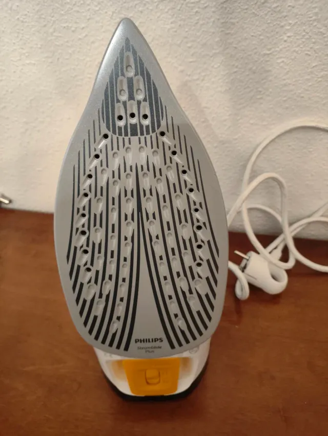 Plancha de vapor azul y negra