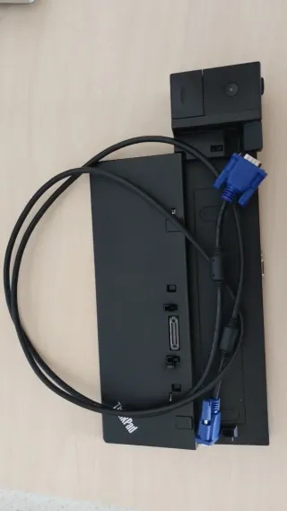 Base Lenovo para tener doble pantalla en el PC