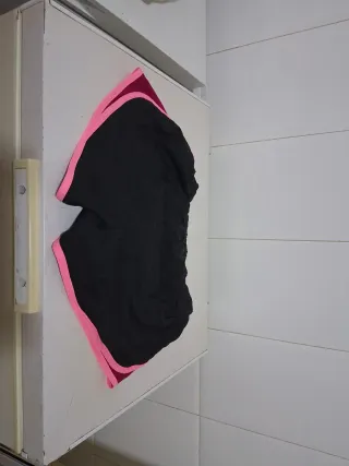 Pantalón corto Nike negro y rosa