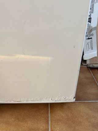 Frigorífico Beko bajo encimera.