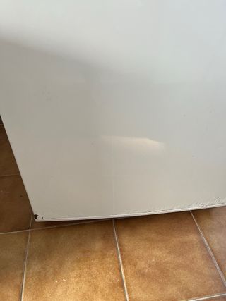 Frigorífico Beko bajo encimera.