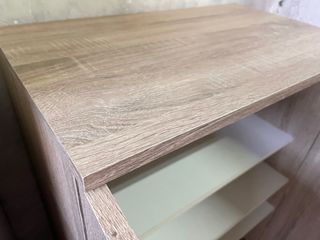 Armario de madera color marrón