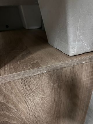 Armario de madera color marrón