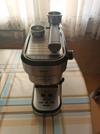 Cafetera express Cecotec Cafelizzia Cumbia 790