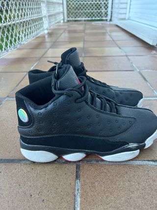 Zapatillas Negras y Rojas