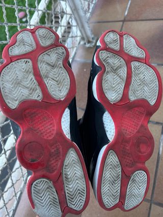 Zapatillas Negras y Rojas