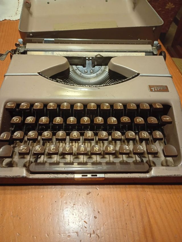 Máquina de escribir Gossen Tippa