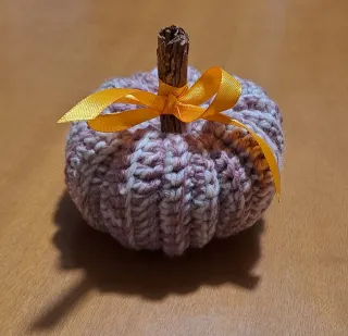 Zucca decorativa fatta all'uncinetto