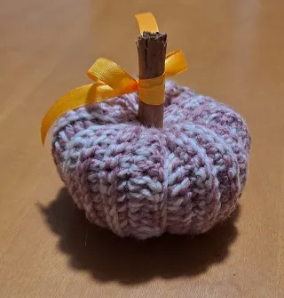 Zucca decorativa fatta all'uncinetto