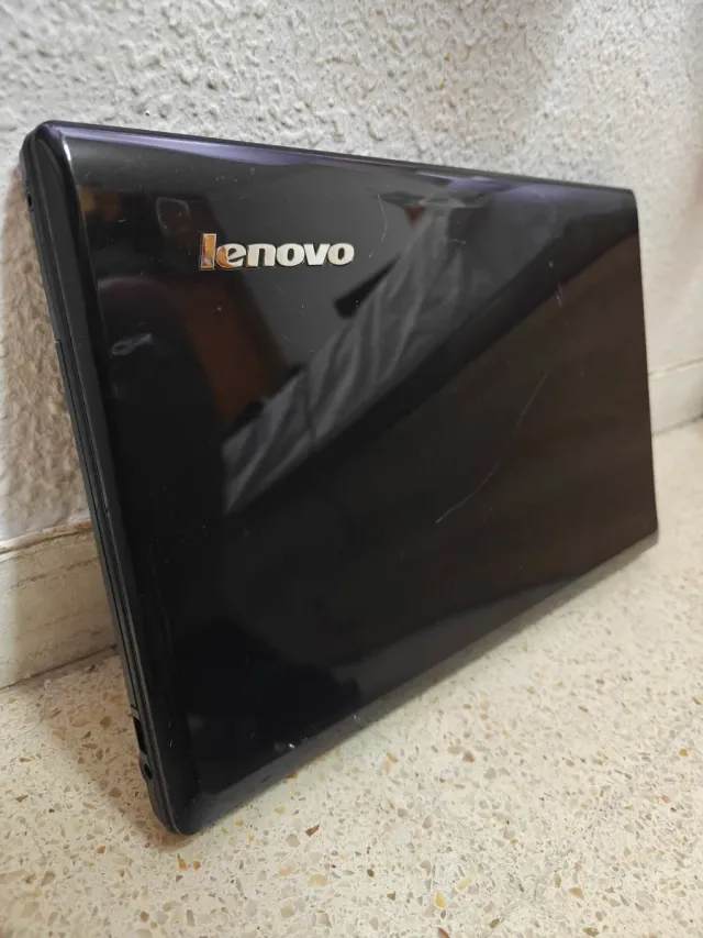 Lenovo G585 Ordenador Portátil