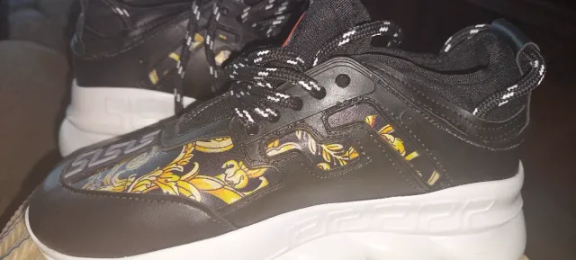 Zapatillas Boss Negras y Doradas Talla 38