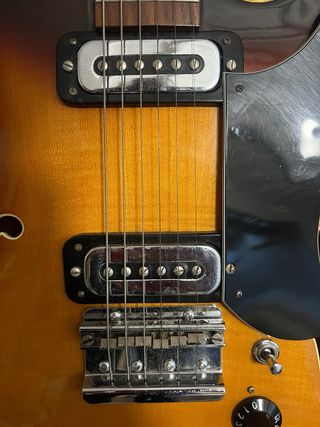 Guitarra Eléctrica Hoyer años 60.
