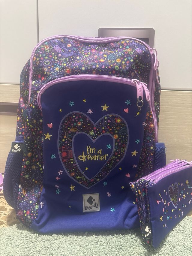 Mochila busquets multicolor con estuche a juego